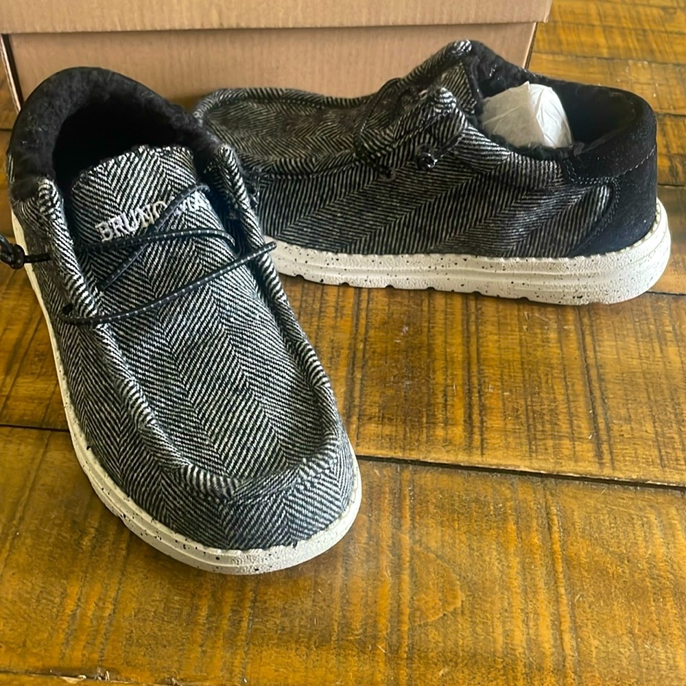 Boys Slip on shoes- size 2- Bruno Marc